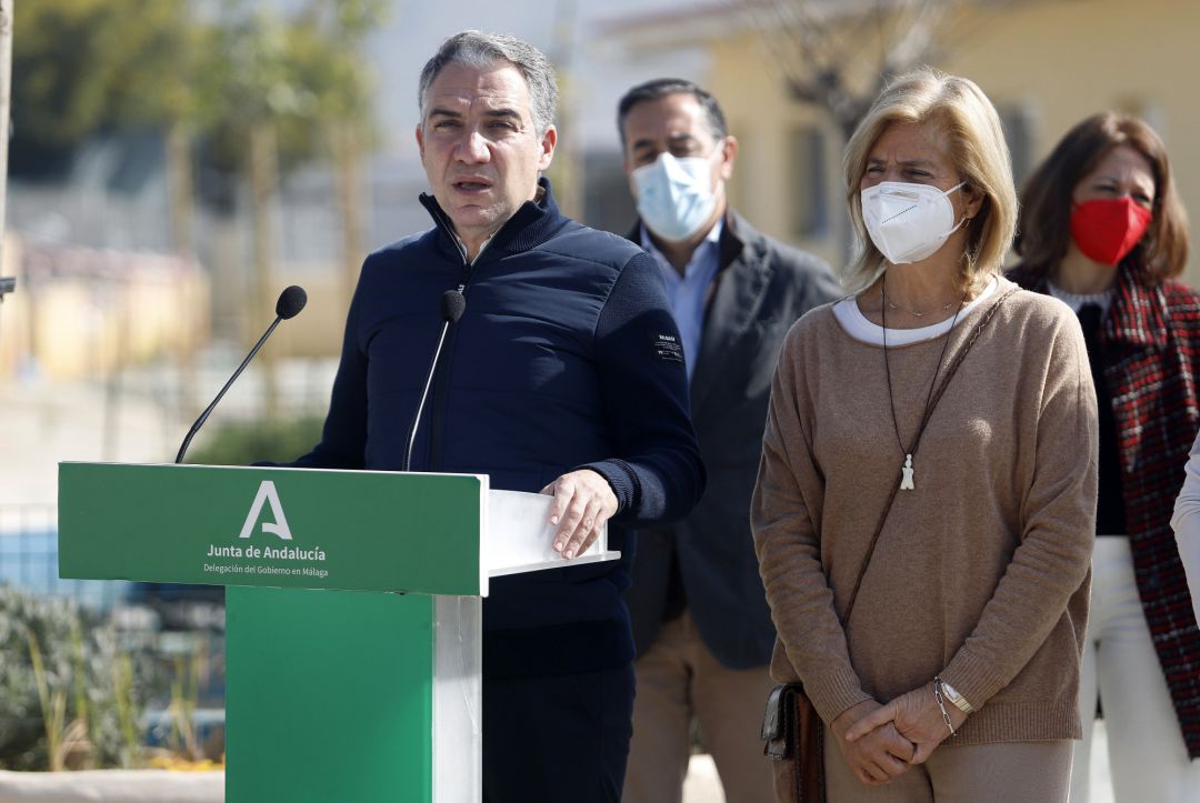 El consejero de la Presidencia, Administración Pública e Interior, Elías Bendodo, dirige una palabras tras la visita a las instalaciones de la Sociedad Protectora de Animales y Plantas de Málaga El consejero de la Presidencia, Administración Pública e Interior, Elías Bendodo, dirige una palabras tras la visita a las instalaciones de la Sociedad Protectora de Animales y Plantas de Málaga
