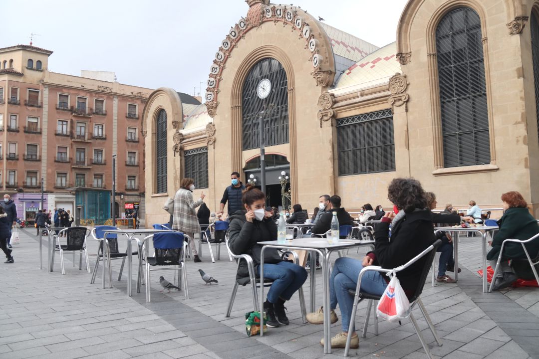 Una terrassa davant el Mercat Municipal de Tarragona Una terrassa davant el Mercat Municipal de Tarragona