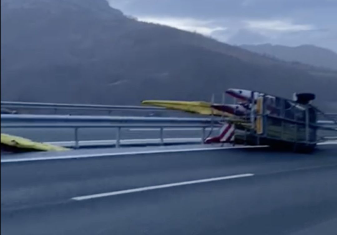 Estado del vehículo en el que el equipo de piragüismo sufrió el accidente Estado del vehículo en el que el equipo de piragüismo sufrió el accidente