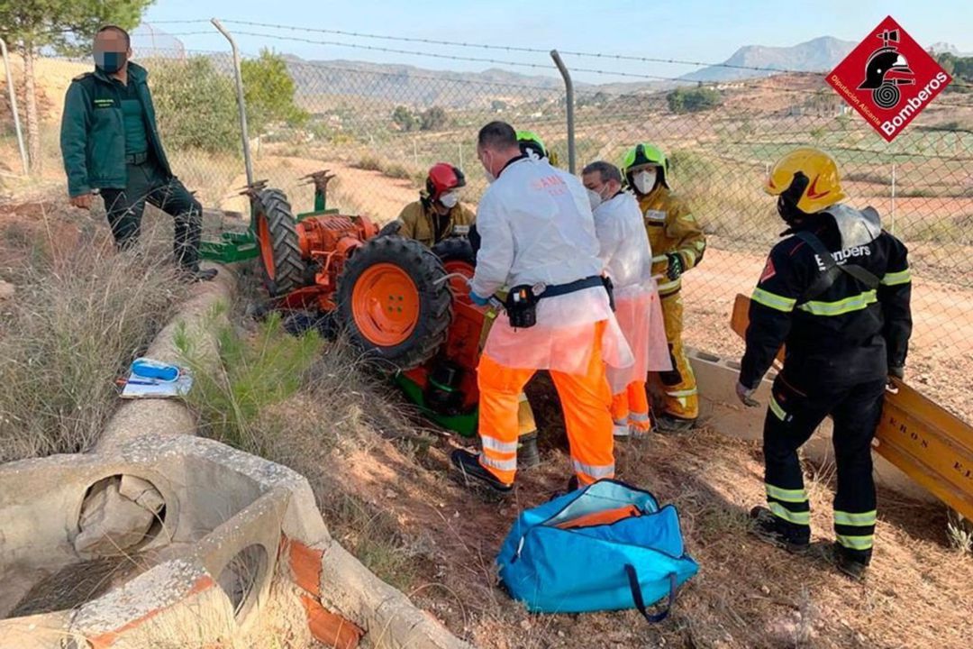 Intervención de los bomberos en Monóvar Intervención de los bomberos en Monóvar