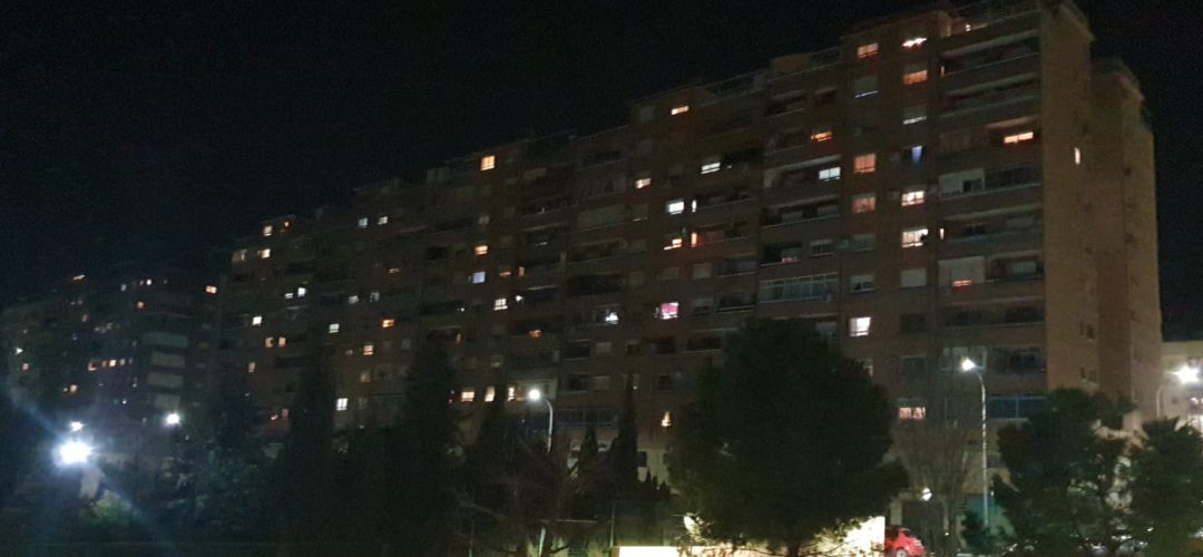 Cacerolada en el barrio de Las Fuentezuelas de Jaén. Cacerolada en el barrio de Las Fuentezuelas de Jaén.