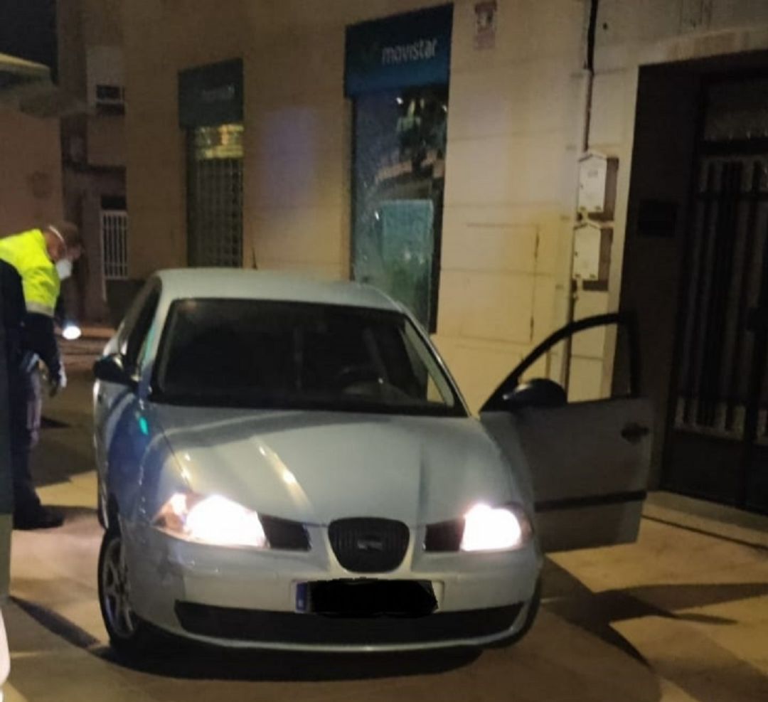 La Policía Local aborta un intento de robo por alunizaje en un céntrico comercio de telefonía móvil gracias a la colaboración ciudadana. La Policía Local aborta un intento de robo por alunizaje en un céntrico comercio de telefonía móvil gracias a la colaboración ciudadana.