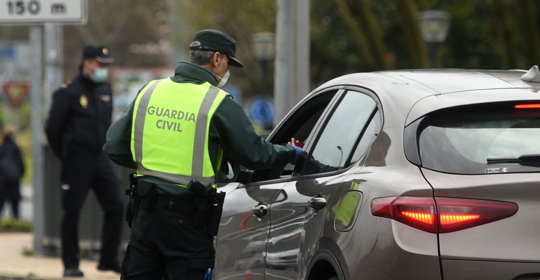Control de carretera de la Guardia Civil Control de carretera de la Guardia Civil