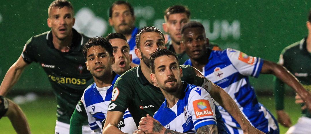 Un momento del partido frente al Racing de Ferrol Un momento del partido frente al Racing de Ferrol