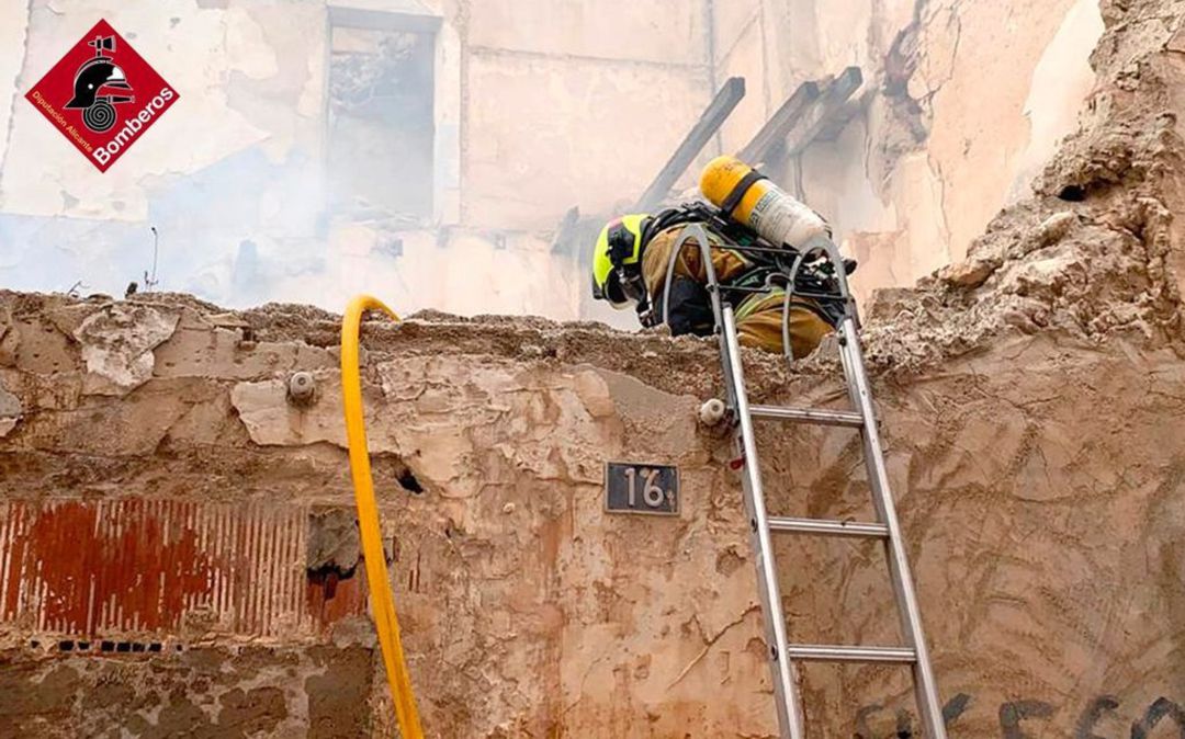 Interveción de los bomberos en Novelda Interveción de los bomberos en Novelda