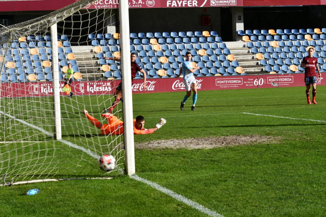 Con este golazo de Miki Villar ganó la SD Compostela al Pontevedra en Pasarón Con este golazo de Miki Villar ganó la SD Compostela al Pontevedra en Pasarón