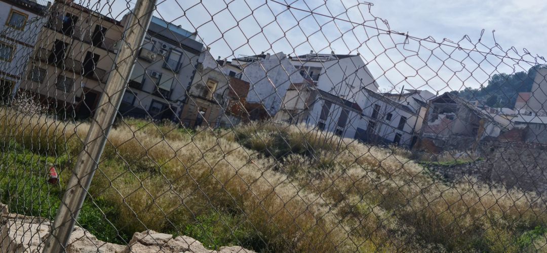 Solar en el que se pretende comenzar las obras en breve. Solar en el que se pretende comenzar las obras en breve.