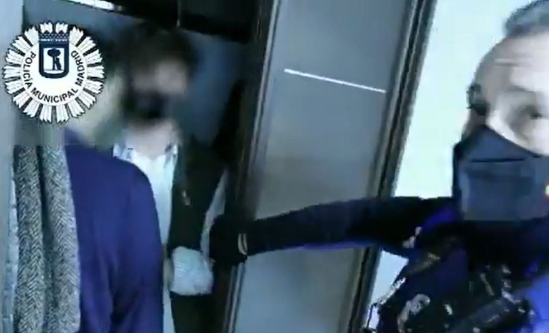 Los jóvenes 'pillados' durante una intervención en fiestas ilegales. Los jóvenes 'pillados' durante una intervención en fiestas ilegales.