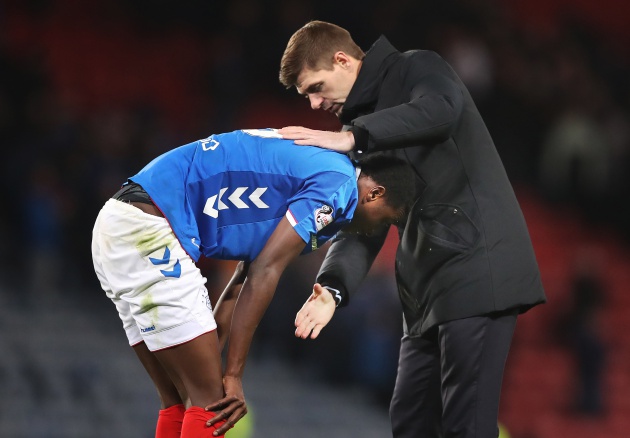 Umar Sadiq, junto a Gerrard en su etapa como jugador del Rangers. Umar Sadiq, junto a Gerrard en su etapa como jugador del Rangers.