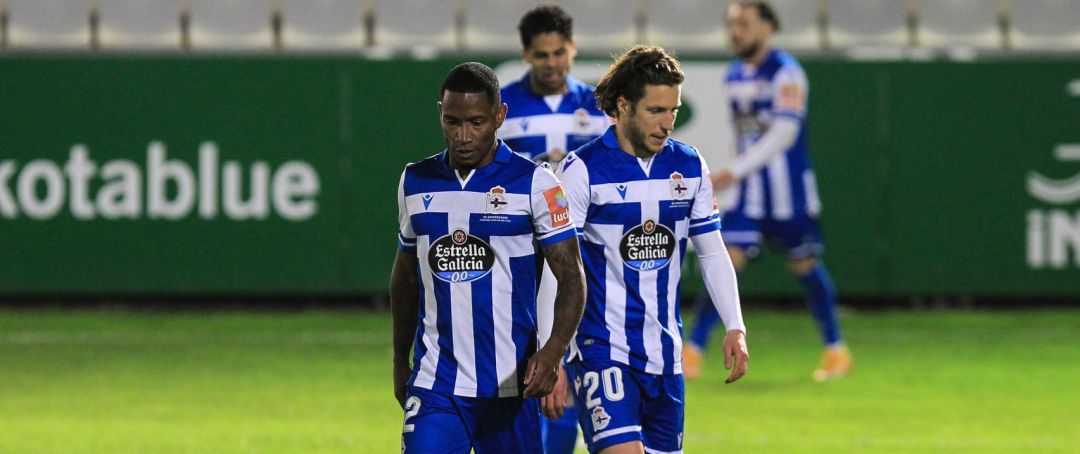 Los jugadores del Deportivo tras el partido ante el Racing Los jugadores del Deportivo tras el partido ante el Racing