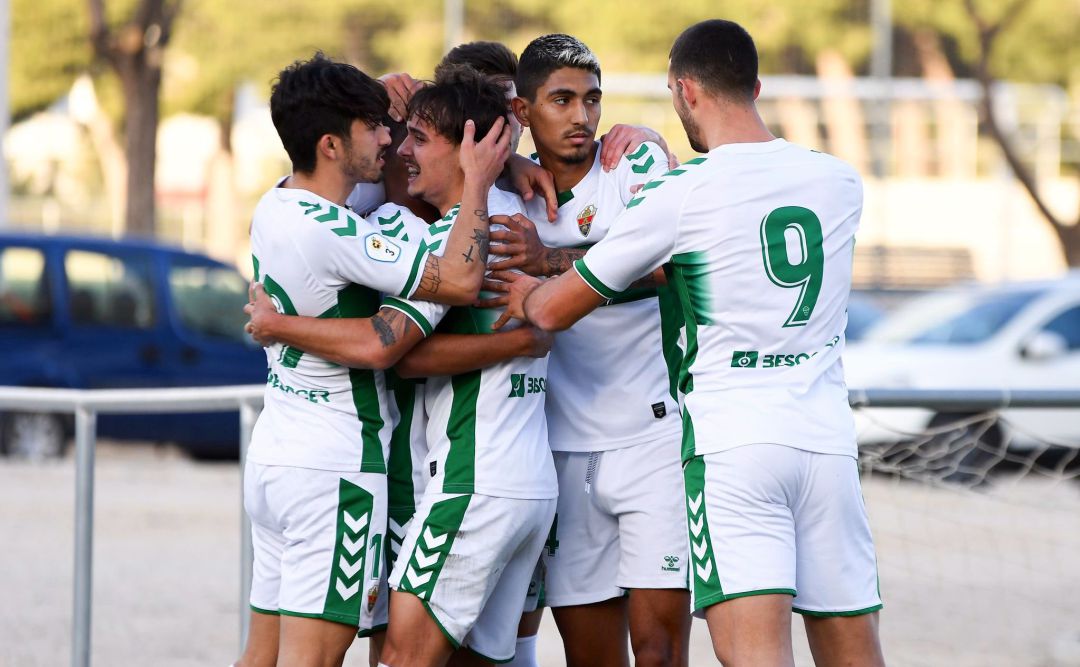 Los jugadores del Ilicitano celebran un gol esta temporada Los jugadores del Ilicitano celebran un gol esta temporada