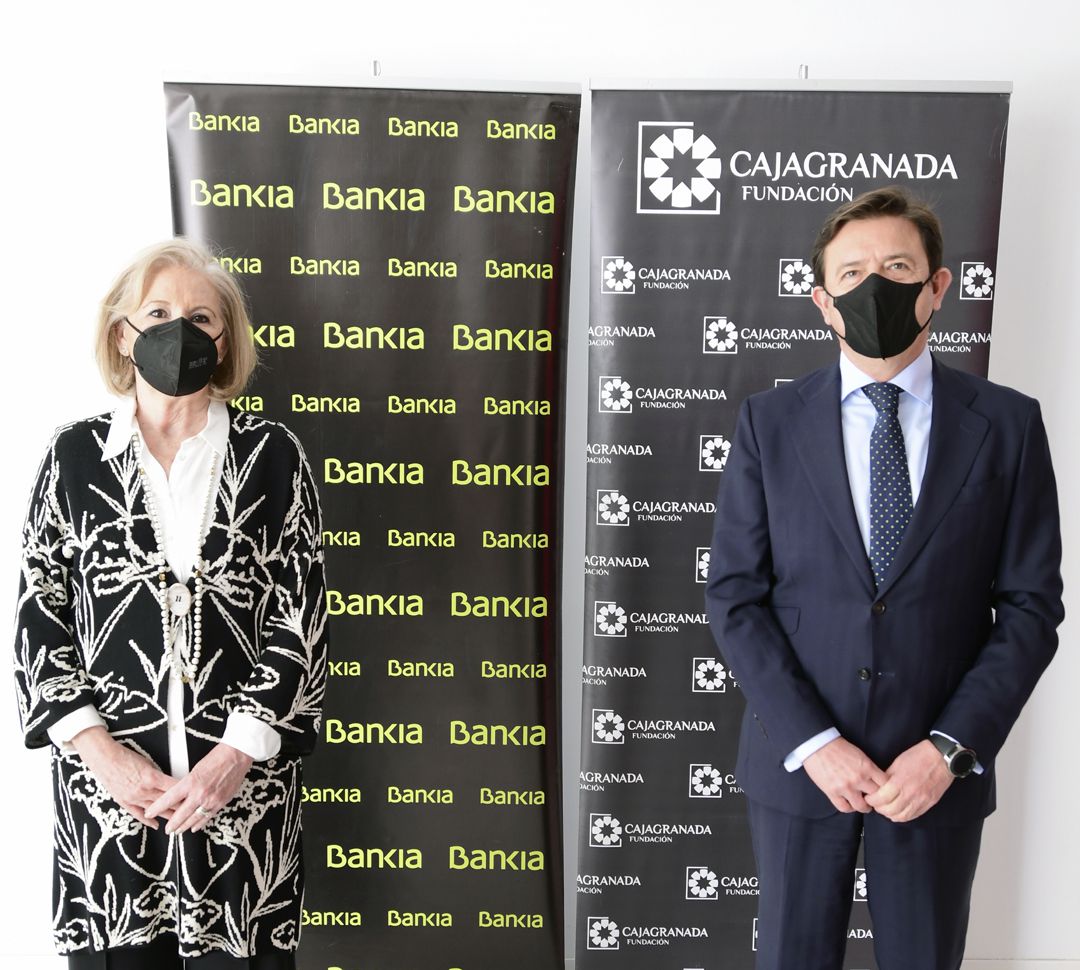 La presidenta de CajaGranada Fundación, María Elena Martín-Vivaldi, y el director corporativo de la Territorial de Bankia en Andalucía, Joaquín Holgado
La presidenta de CajaGranada Fundación, María Elena Martín-Vivaldi, y el director corporativo de la Territorial de Bankia en Andalucía, Joaquín Holgado
