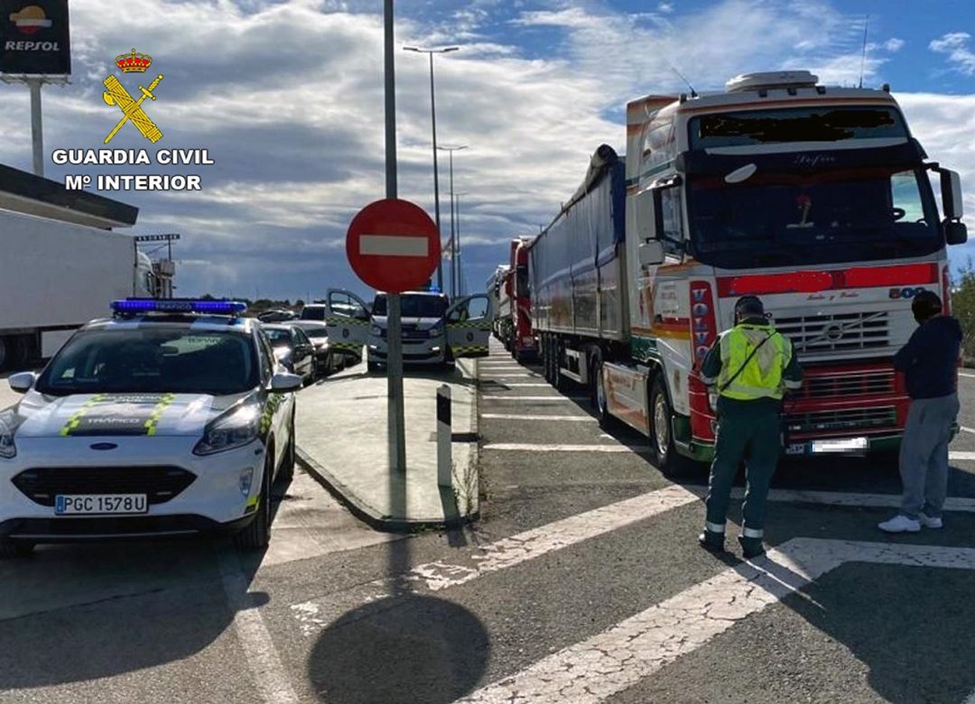 Imagen de archivo de un control de la Guardia Civil. Imagen de archivo de un control de la Guardia Civil.