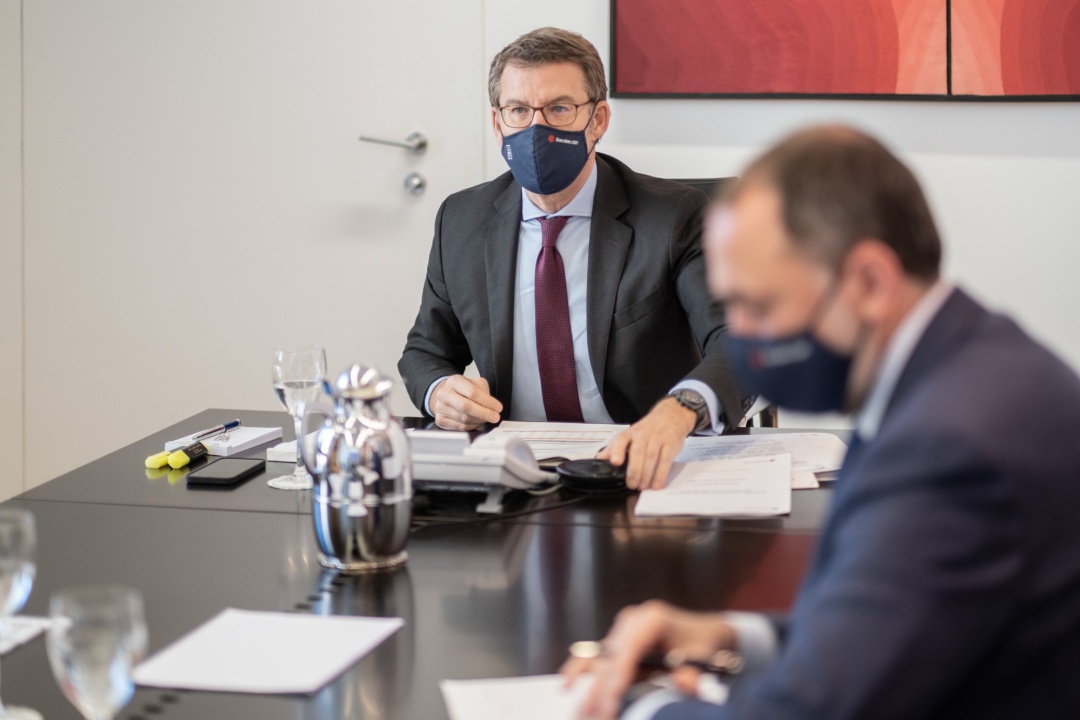 O titular do Goberno galego, Alberto Núñez Feijóo, reúnese por videoconferencia co comité clínico de expertos sanitarios. O titular do Goberno galego, Alberto Núñez Feijóo, reúnese por videoconferencia co comité clínico de expertos sanitarios.