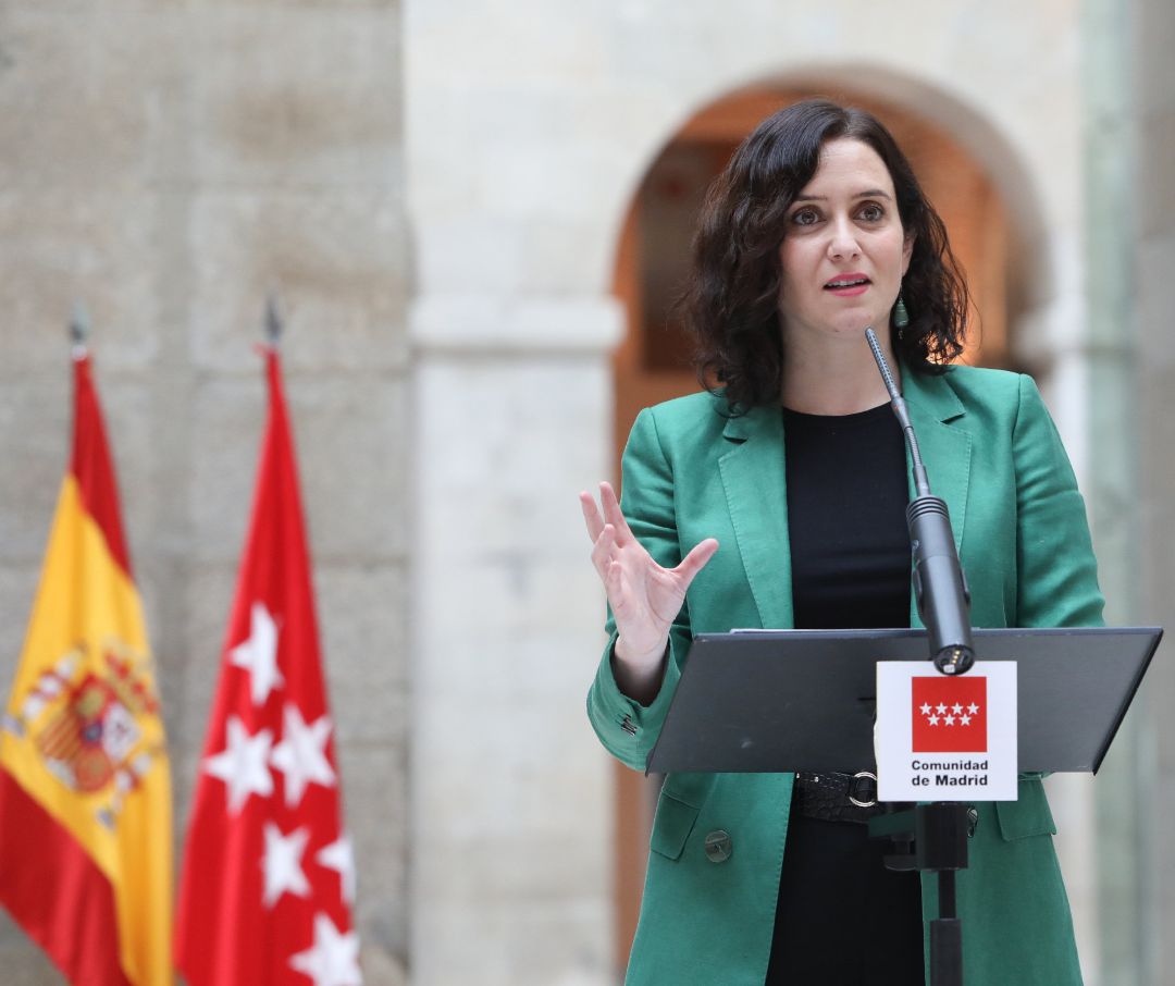 La presidenta de la Comunidad de Madrid, Isabel Díaz Ayuso interviene durante el acto de presentación del primer autobús de hidrógeno en la Puerta del Sol, en Madrid. La presidenta de la Comunidad de Madrid, Isabel Díaz Ayuso interviene durante el acto de presentación del primer autobús de hidrógeno en la Puerta del Sol, en Madrid.