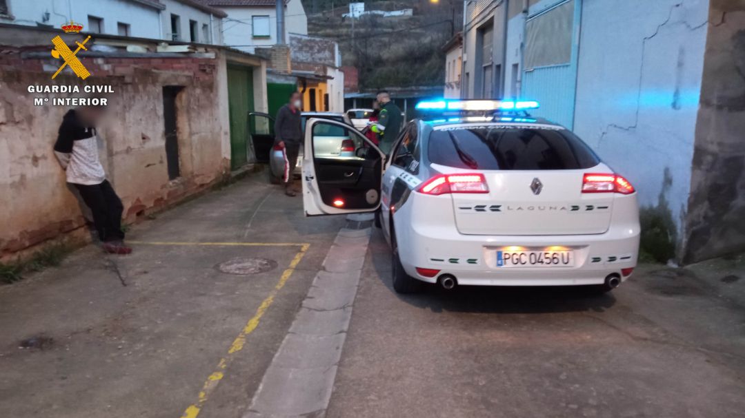 Varón de 27 años detenido por conducir drogado, sin carnet y sin seguro. Varón de 27 años detenido por conducir drogado, sin carnet y sin seguro.