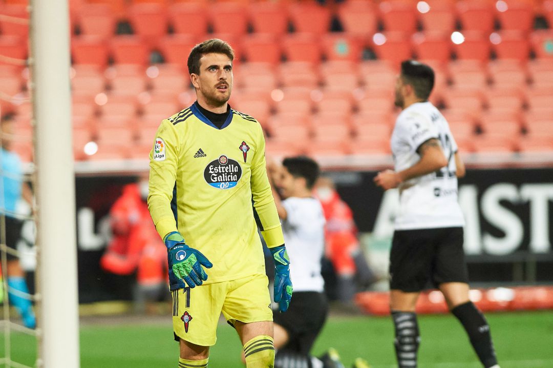 Iván Villar se lamenta del gol del Valencia. Iván Villar se lamenta del gol del Valencia.