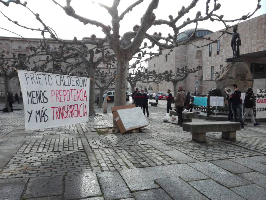 otesta-cacerolada de los bomberos díscolos del Consorcio Provincial de Extinción de Incendios ante la Diputación en noviembre de 2020 en la Plaza de Viriato otesta-cacerolada de los bomberos díscolos del Consorcio Provincial de Extinción de Incendios ante la Diputación en noviembre de 2020 en la Plaza de Viriato