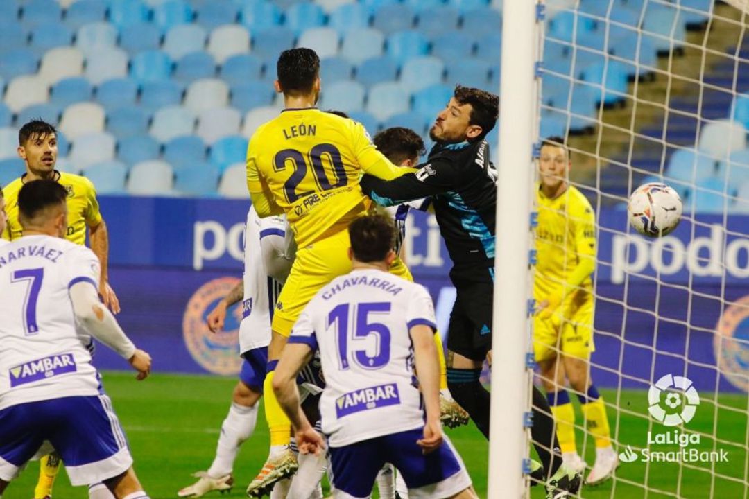 Cristian Álvarez se marcó en propia puerta en la derrota contra el Alcorcón Cristian Álvarez se marcó en propia puerta en la derrota contra el Alcorcón