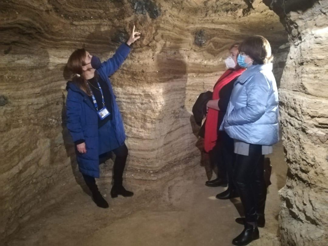 Cristina López de Lerma en una visita a las galerías del Arco del Torreón Cristina López de Lerma en una visita a las galerías del Arco del Torreón