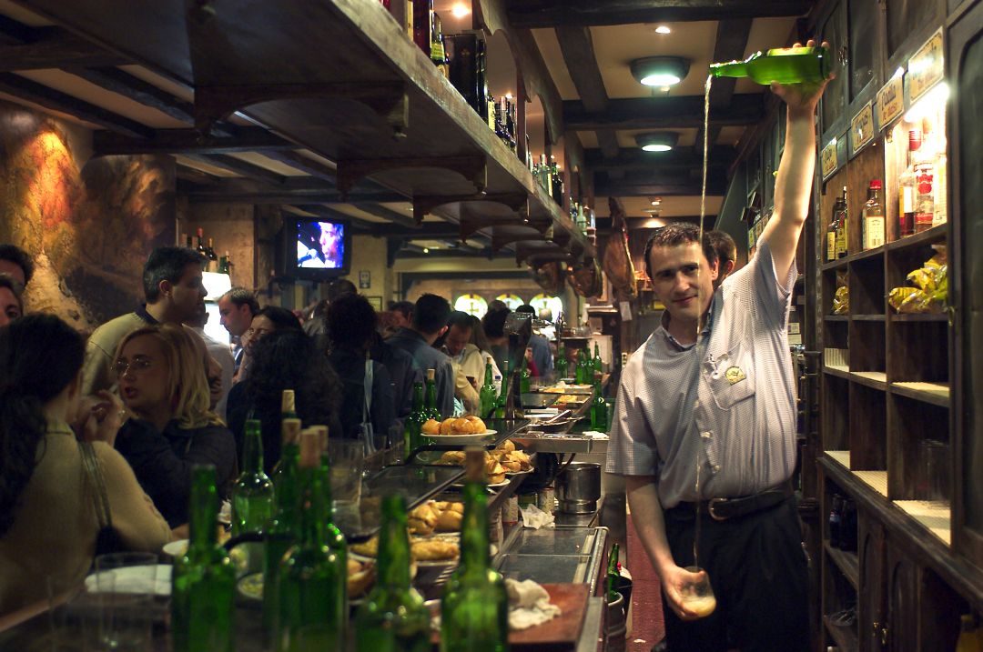 La salida de Oviedo, Gozón y Carreño del nivel 4+ implica, entre otras medidas, la reapertura del interior de bares y restaurantes. La salida de Oviedo, Gozón y Carreño del nivel 4+ implica, entre otras medidas, la reapertura del interior de bares y restaurantes.
