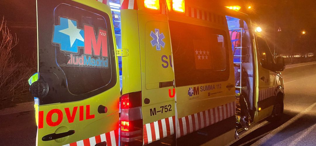 Los bomberos tuvieron que rescatar a dos de los ocupantes Los bomberos tuvieron que rescatar a dos de los ocupantes