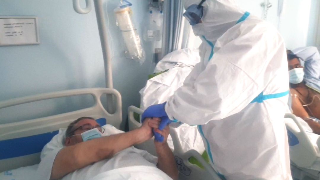 Lorenzo y el Dr. Luis Díaz Izquierdo volvieron a charlar hace unos días en su habitación del H.U. Severo Ochoa tras pasar más de un mes en coma. Lorenzo y el Dr. Luis Díaz Izquierdo volvieron a charlar hace unos días en su habitación del H.U. Severo Ochoa tras pasar más de un mes en coma.