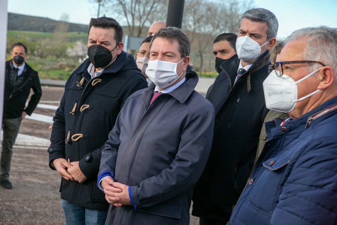 El presidente de Castilla-La Mancha, Emiliano García-Page, ha inaugurado la renovación de la carretera CM-401 entre Los Navalmorales y Santa Ana de Pusa. El presidente de Castilla-La Mancha, Emiliano García-Page, ha inaugurado la renovación de la carretera CM-401 entre Los Navalmorales y Santa Ana de Pusa.