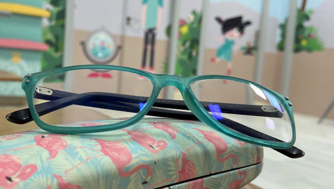 Archivo - Gafas en un aula. Archivo - Gafas en un aula.