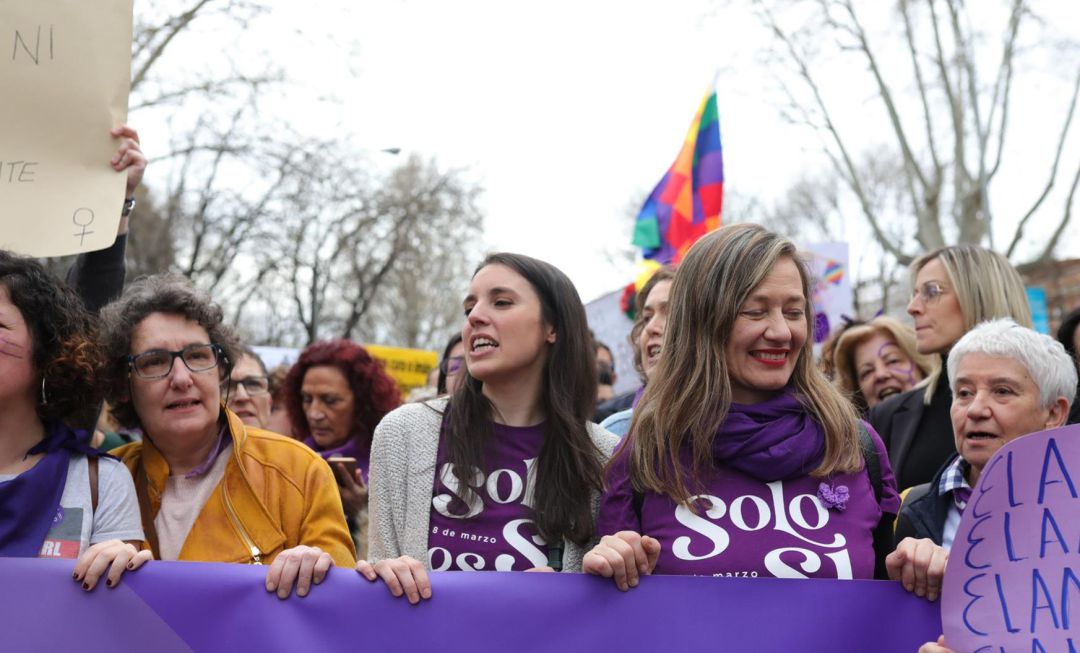 La ministra de Igualdad, Irene Montero (centro), en la manifestación del 8M (Día Internacional de la Mujer), en Madrid a 8 de marzo de 2020. La ministra de Igualdad, Irene Montero (centro), en la manifestación del 8M (Día Internacional de la Mujer), en Madrid a 8 de marzo de 2020.