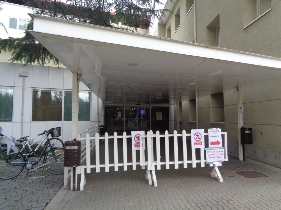 El riesgo de contagios ha obligado al hospital comarcal a lo largo del casi un año a reorganizar el uso y la distribución de sus espacios para minimizar riesgos El riesgo de contagios ha obligado al hospital comarcal a lo largo del casi un año a reorganizar el uso y la distribución de sus espacios para minimizar riesgos
