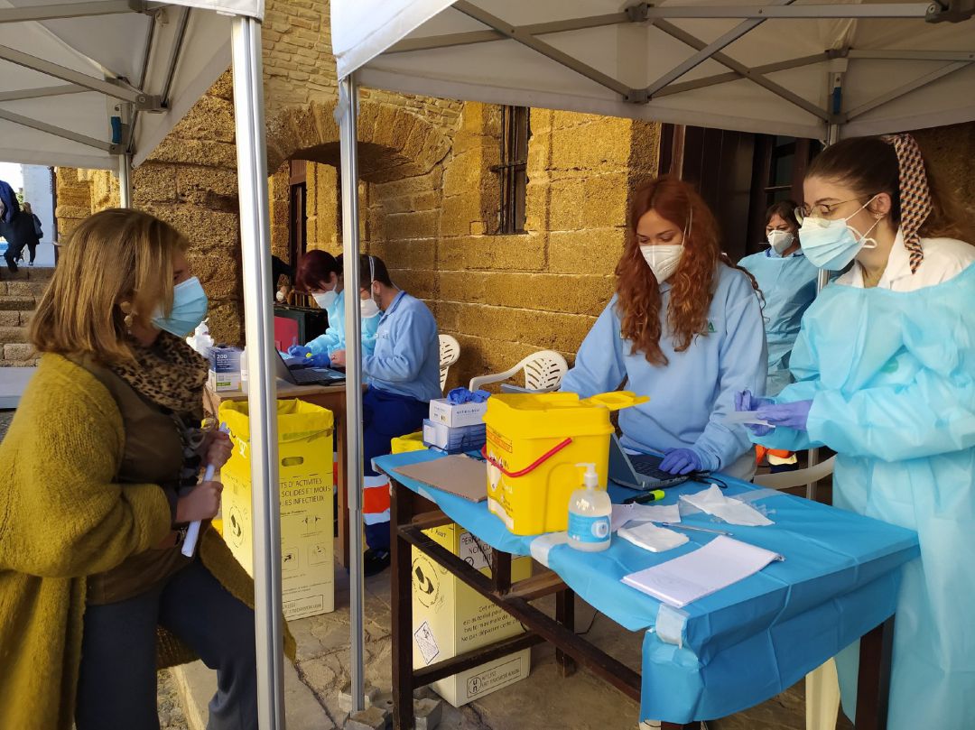 Salud Comienza A Administrar Vacunas Contra El Covid 19 A Los Mayores De 80 Años De Cádiz, Chiclana, El Puerto Y Vejer
Salud Comienza A Administrar Vacunas Contra El Covid 19 A Los Mayores De 80 Años De Cádiz, Chiclana, El Puerto Y Vejer
