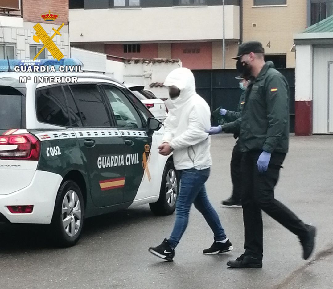 Detenidos dos jóvenes por tráfico de drogas y tenencia ilícita de armas Detenidos dos jóvenes por tráfico de drogas y tenencia ilícita de armas