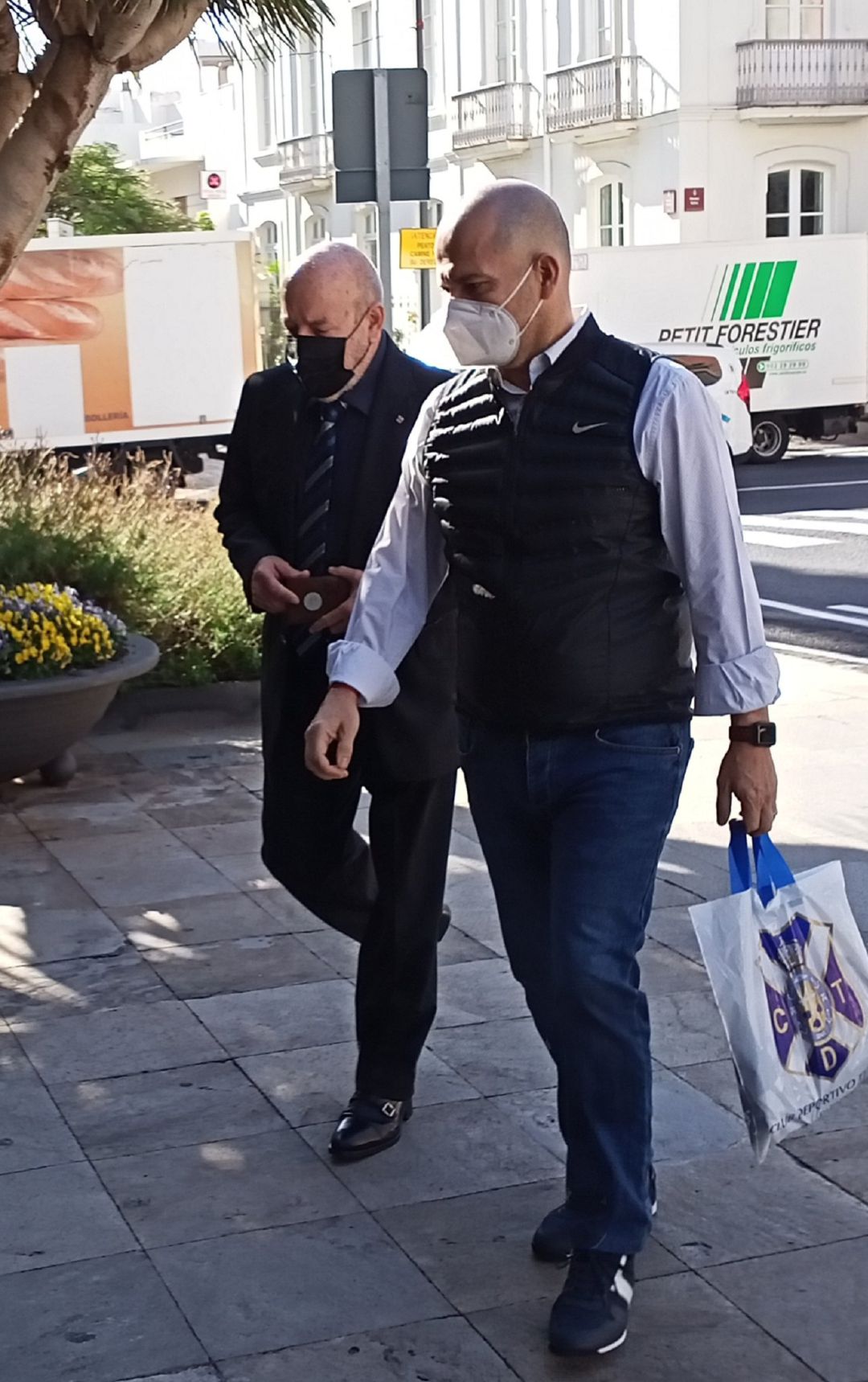 Miguel Concepción, acompañado de su jefe de prensa, Javier Armas. Miguel Concepción, acompañado de su jefe de prensa, Javier Armas.