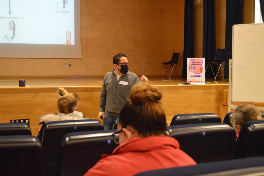 Una sesión formativa del programa Acércate Una sesión formativa del programa Acércate