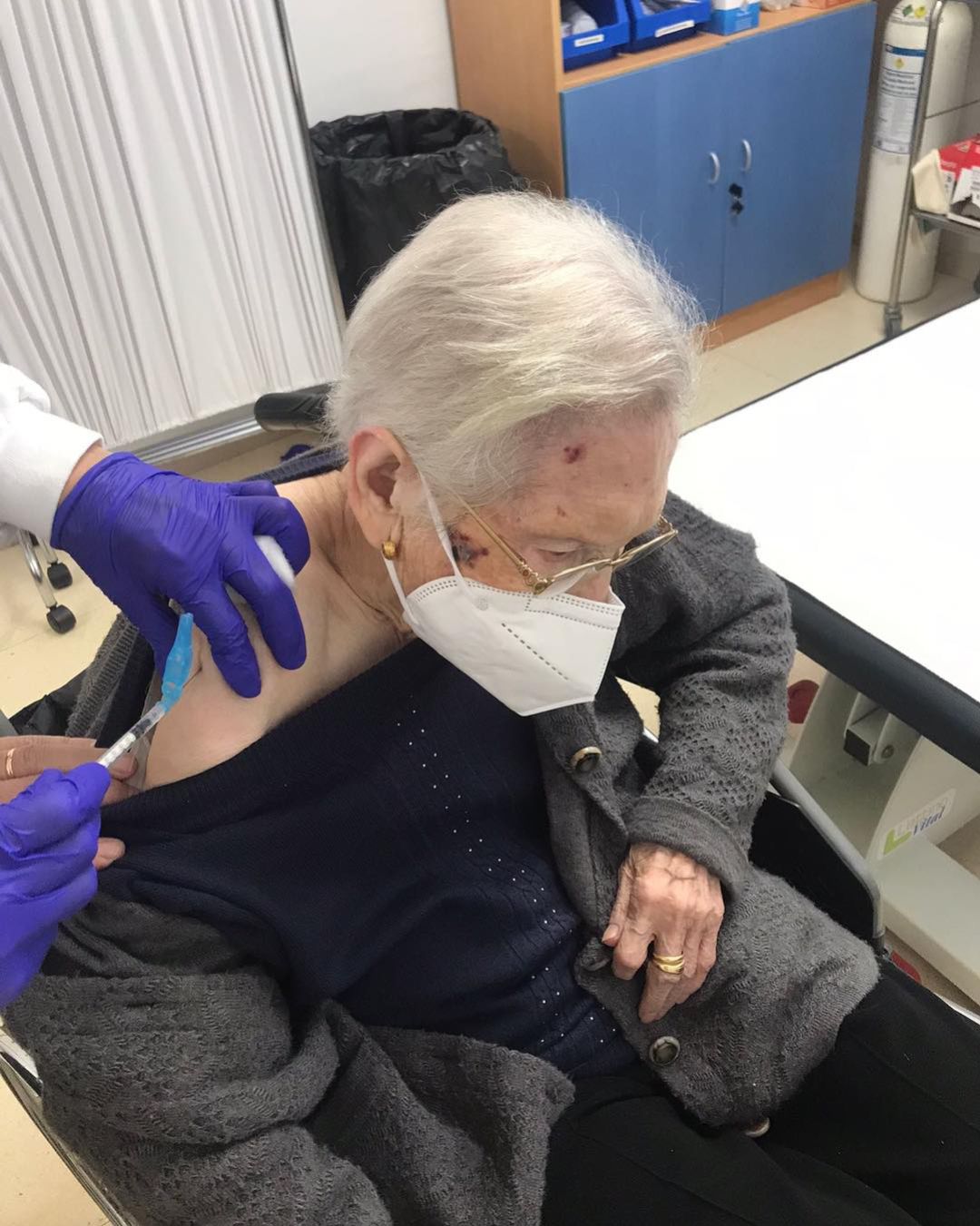 Una de les persones vacunades al municipi de Montaverner en aquest sector de majors de 90 anys Una de les persones vacunades al municipi de Montaverner en aquest sector de majors de 90 anys