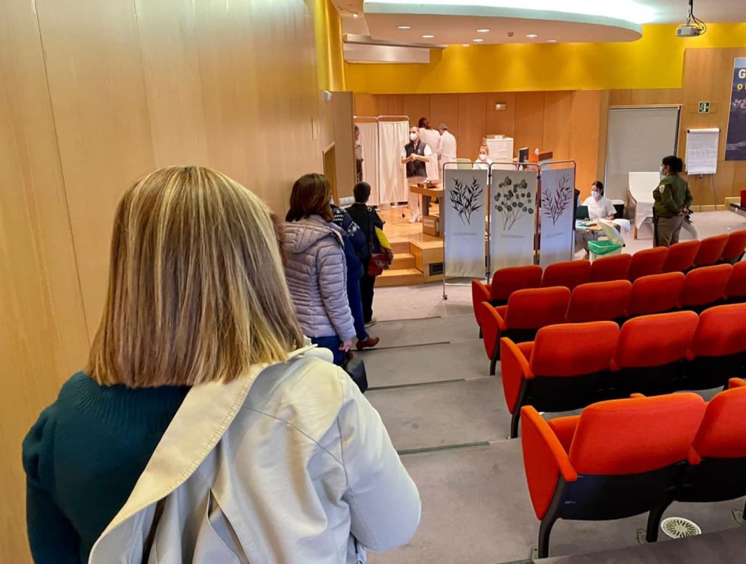 Colas de docentes para la vacunación contra el Covid Colas de docentes para la vacunación contra el Covid