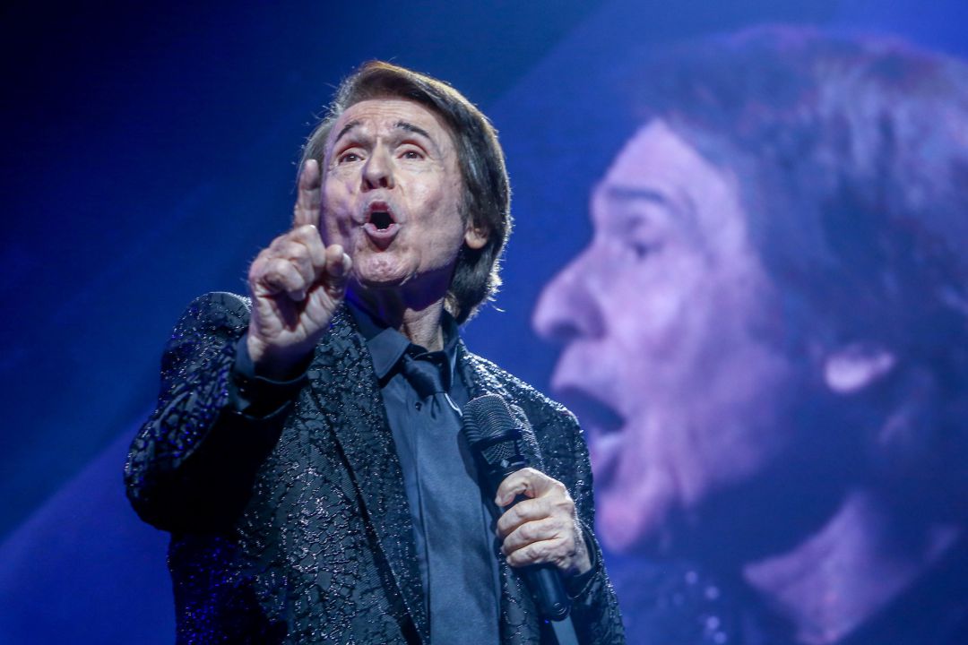 Archivo - El cantante Raphael durante su concierto en el Wizink Center en Madrid (España), a 19 de diciembre de 2020 Archivo - El cantante Raphael durante su concierto en el Wizink Center en Madrid (España), a 19 de diciembre de 2020