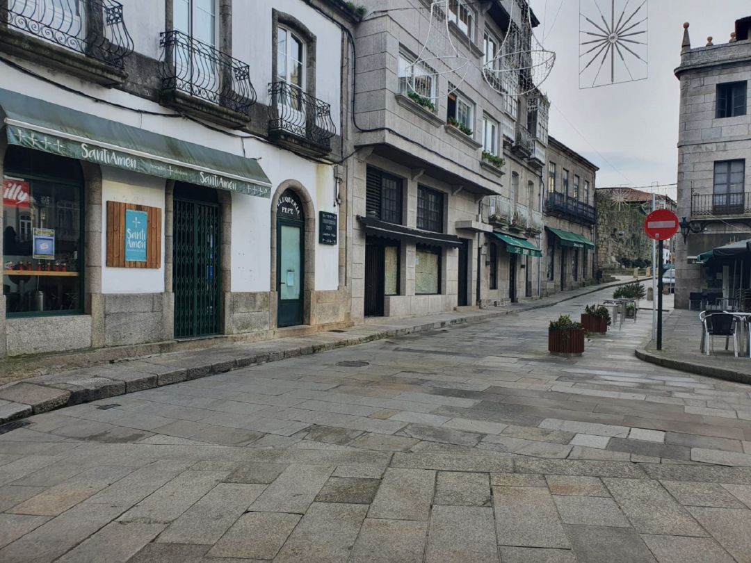 Negocios del casco histórico de Tui cerrados por la situación de pandemia. Negocios del casco histórico de Tui cerrados por la situación de pandemia.