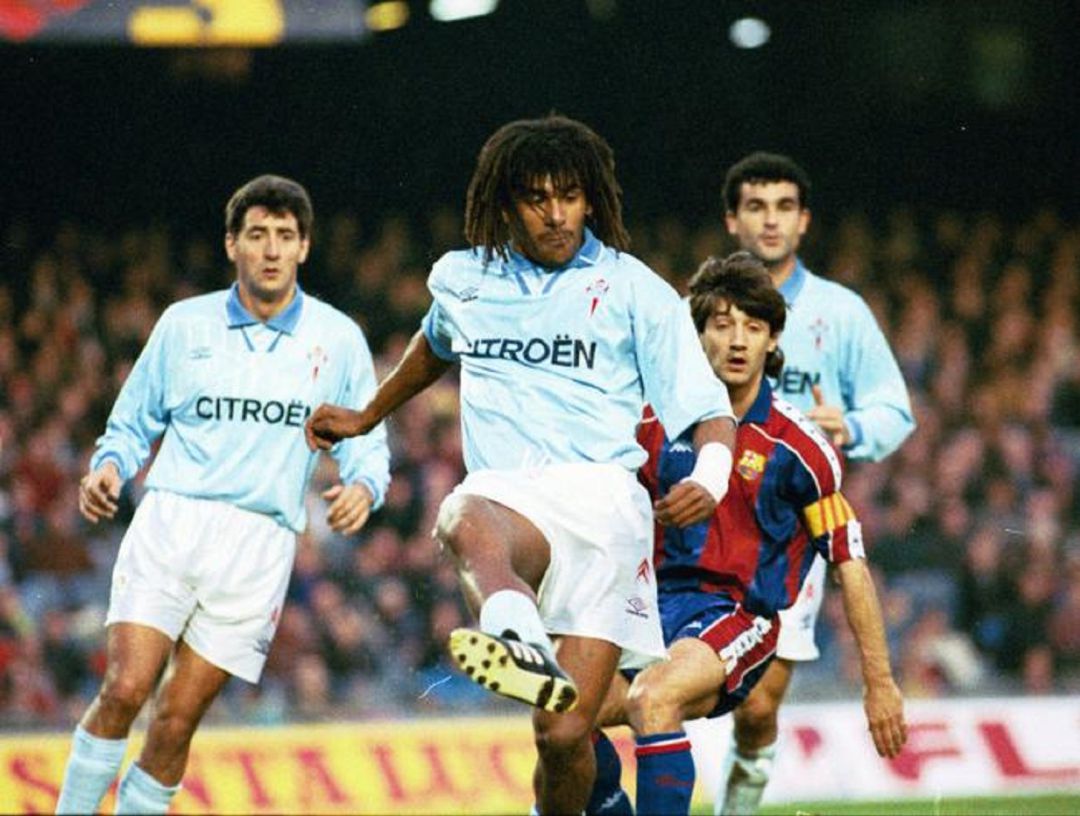 Vicente Engonga en su etapa en el Celta y durante un partido ante el Barcelona Vicente Engonga en su etapa en el Celta y durante un partido ante el Barcelona