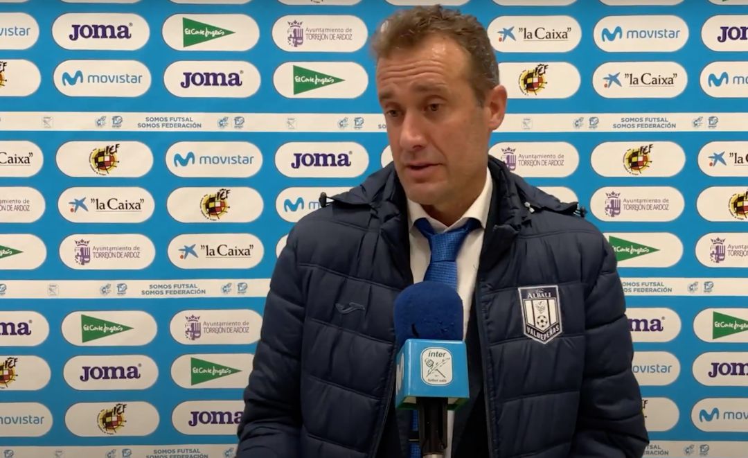 Imagen de la rueda de prensa del entrenador del Viña Albali Valdepeñas, David Ramos, tras la derrota 6-2 frente al Inter Movistar Imagen de la rueda de prensa del entrenador del Viña Albali Valdepeñas, David Ramos, tras la derrota 6-2 frente al Inter Movistar