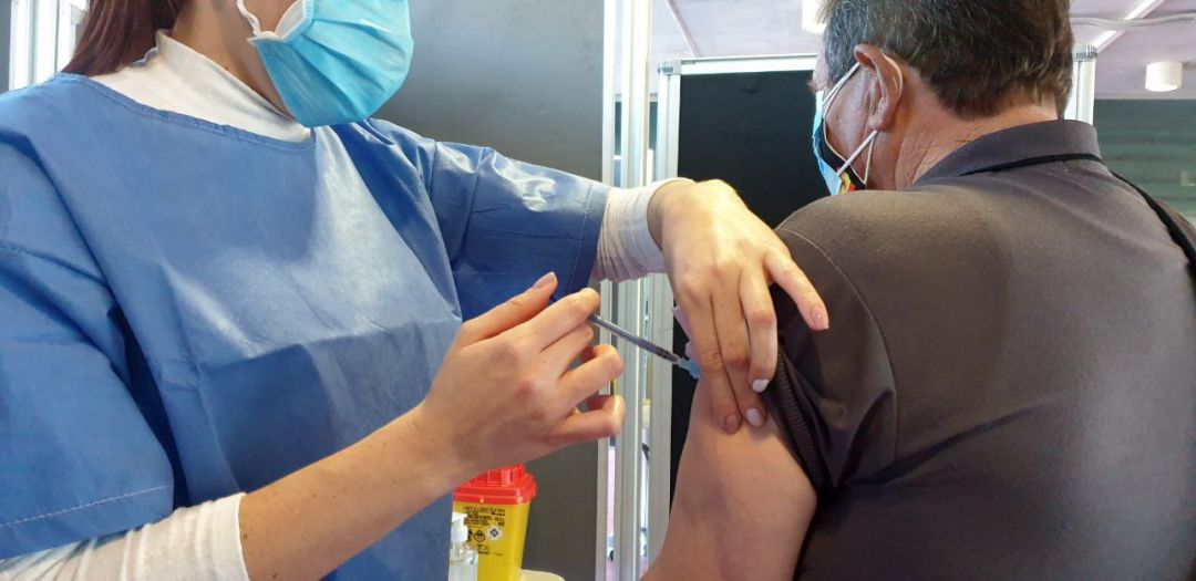 Asturias se prepara para el inicio de la vacunación masiva contra el COVID con grandes espacios y tecnología Asturias se prepara para el inicio de la vacunación masiva contra el COVID con grandes espacios y tecnología