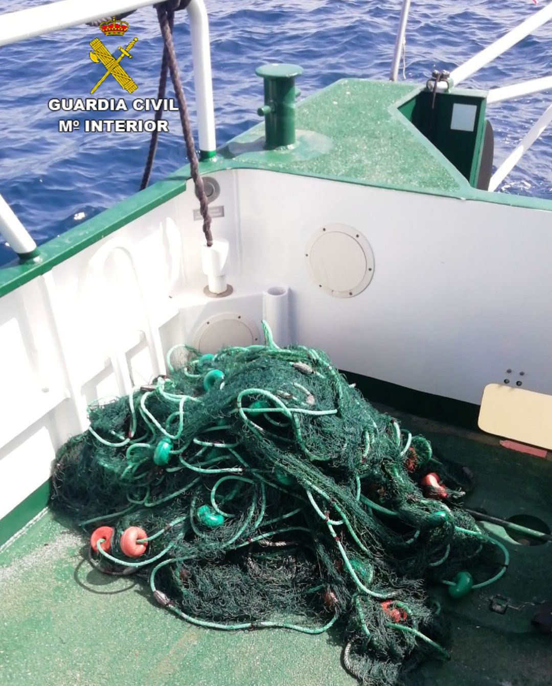 El trasmallo incautado por la Guardia Civil. El trasmallo incautado por la Guardia Civil.