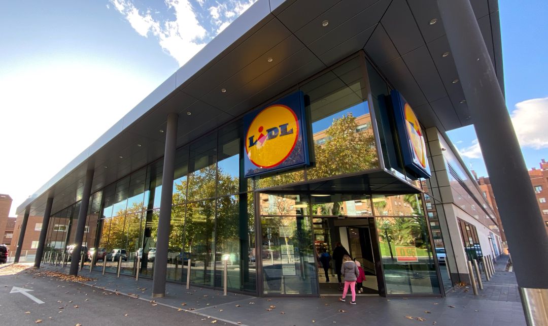 Un supermercado de Lidl. Un supermercado de Lidl.
