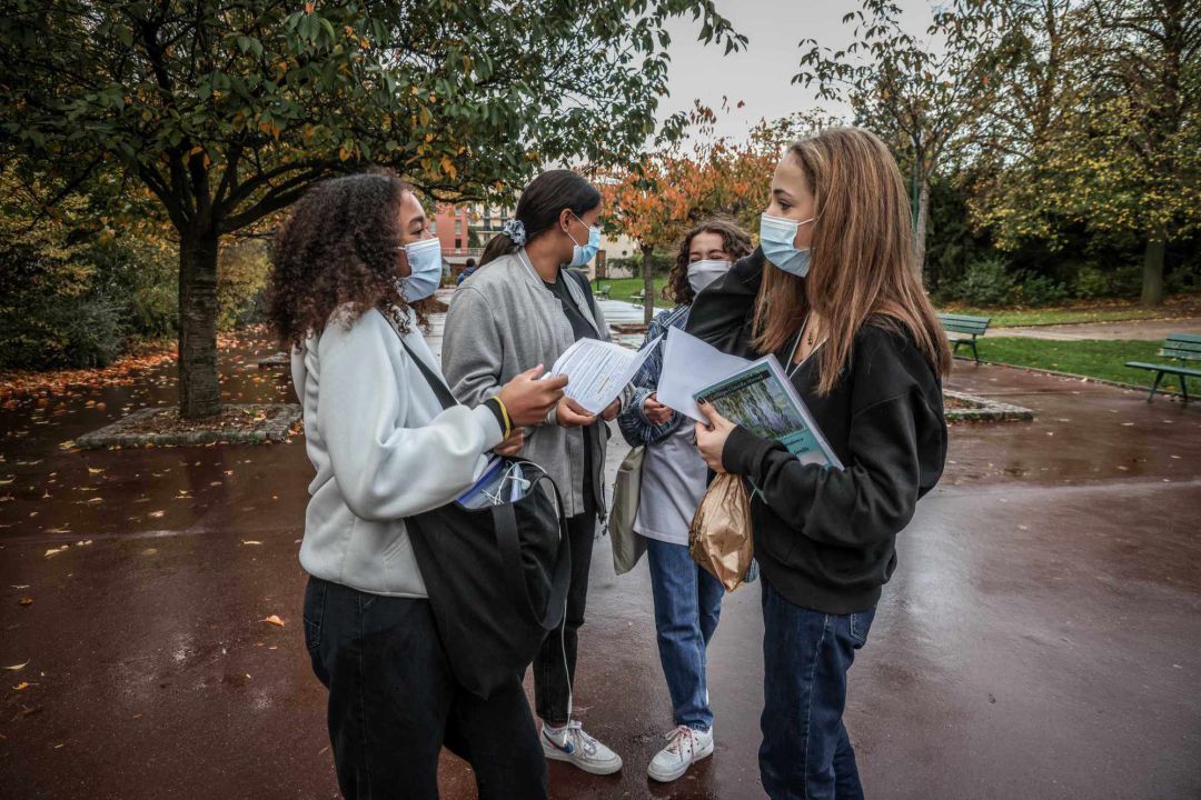 Un grupo de estudiantes francesas. Un grupo de estudiantes francesas.