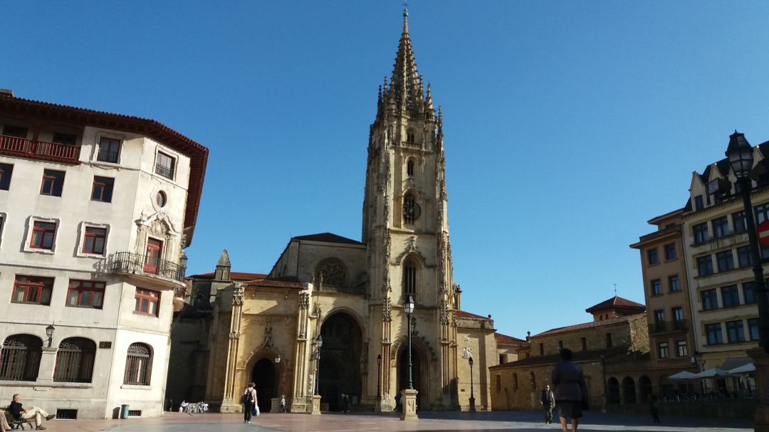 Plaza de la Catedral de Oviedo Plaza de la Catedral de Oviedo