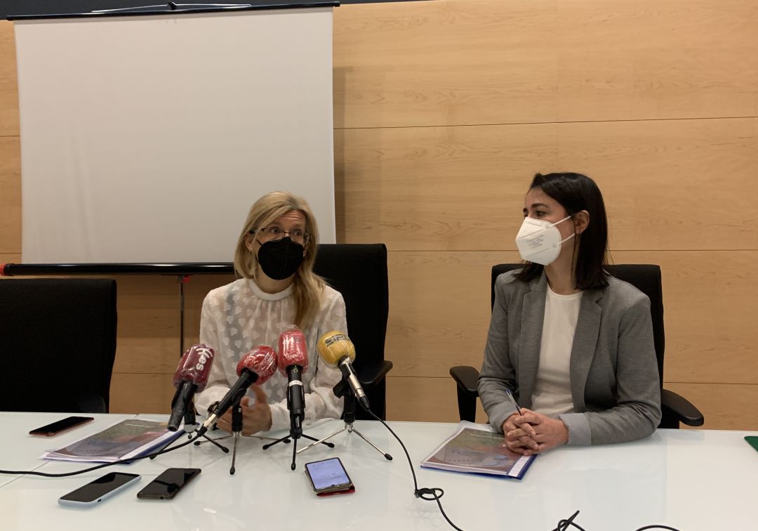 La Jueza Decana, Ana María Lourido, y la letrada del Decanato, Raquel Martínez, en la rueda de prensa La Jueza Decana, Ana María Lourido, y la letrada del Decanato, Raquel Martínez, en la rueda de prensa