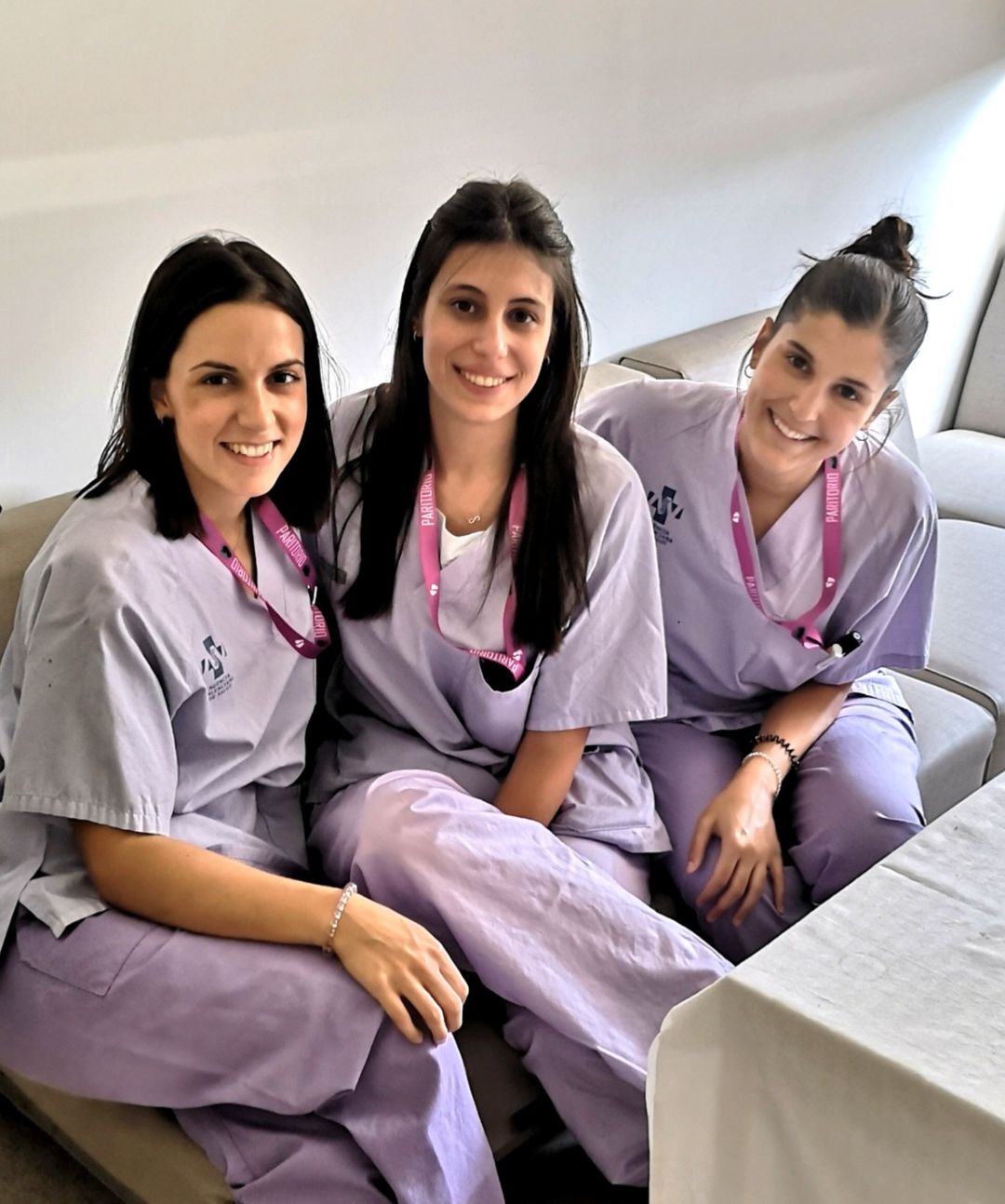 Raquel Hernández junto a otras dos matronas del Hospital de Elda Raquel Hernández junto a otras dos matronas del Hospital de Elda