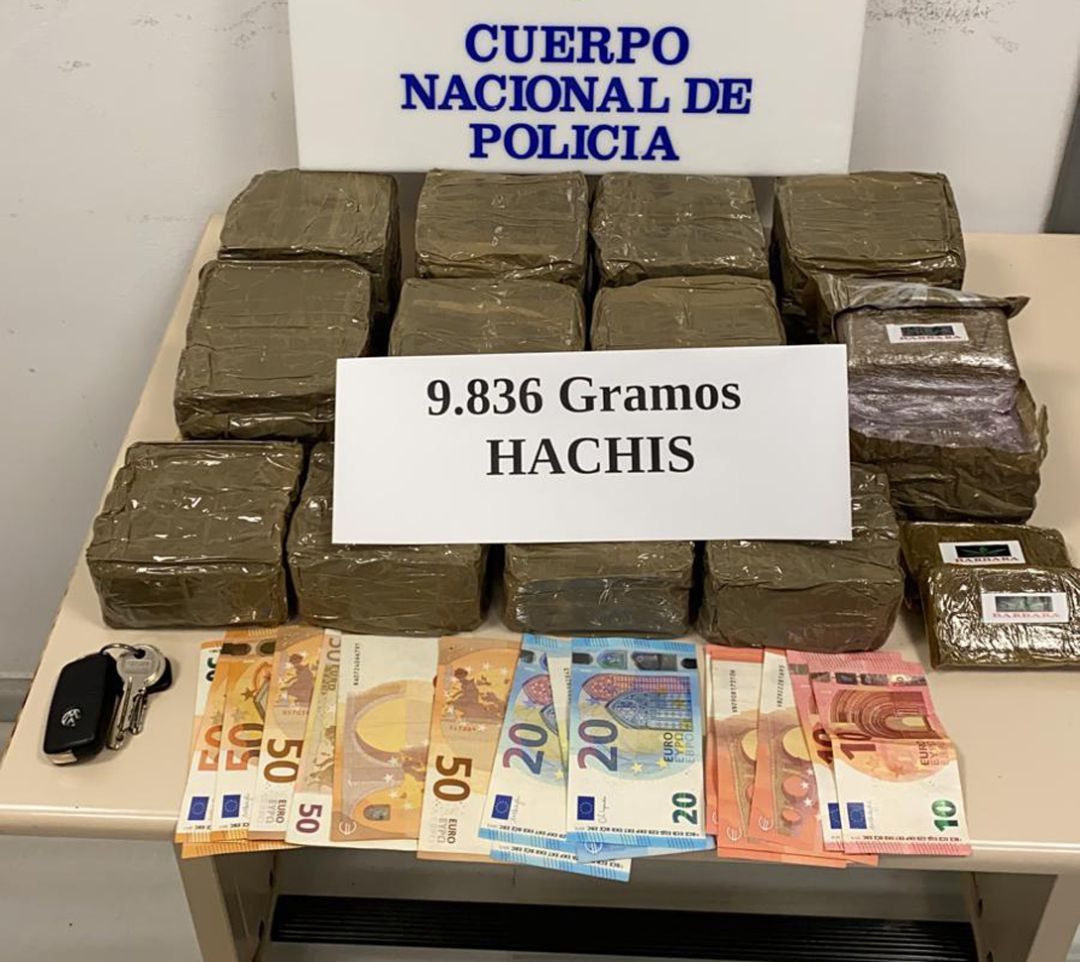 Hachís y dinero incautados por los agentes en la operación desarrollada en Ogíjares (Granada) Hachís y dinero incautados por los agentes en la operación desarrollada en Ogíjares (Granada)