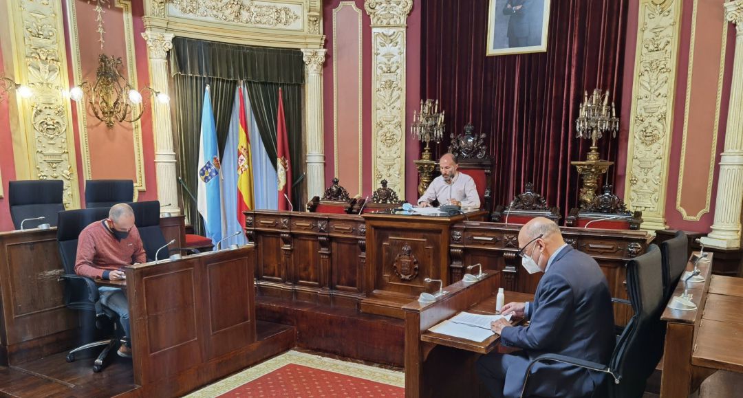 Con el regreso de Ucha, el gobierno municipal vuelve a estar al completo Con el regreso de Ucha, el gobierno municipal vuelve a estar al completo